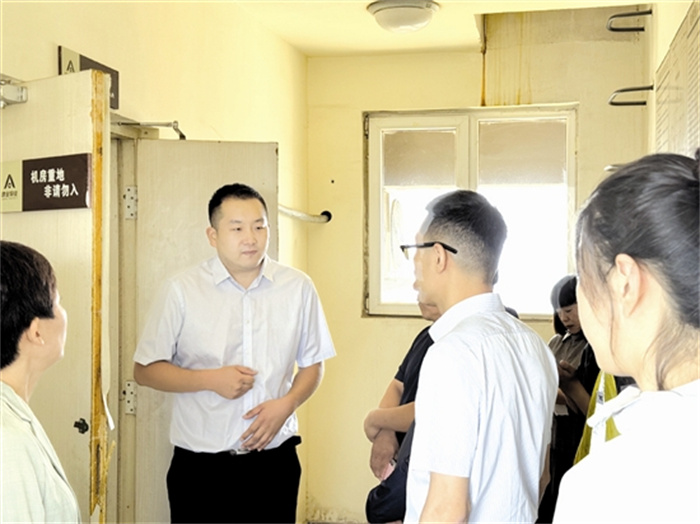 huxp4975_b.jpg huxp4975_b.jpg