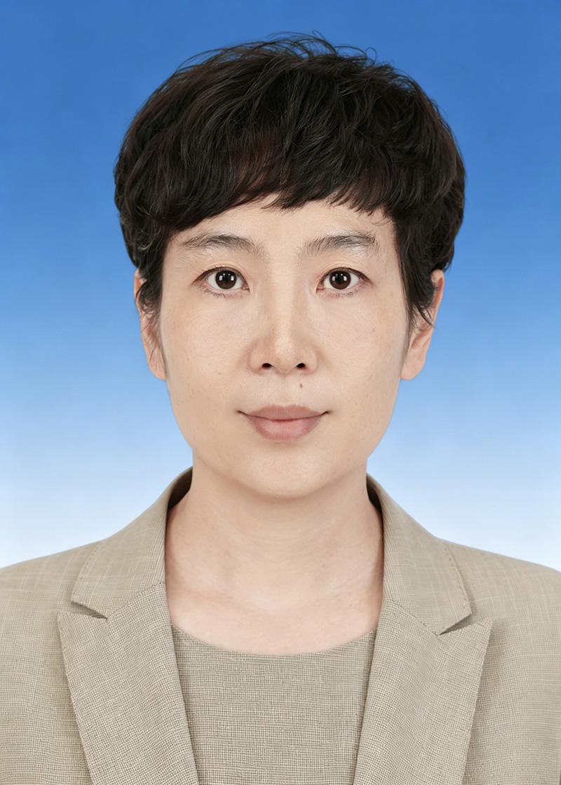 张　静